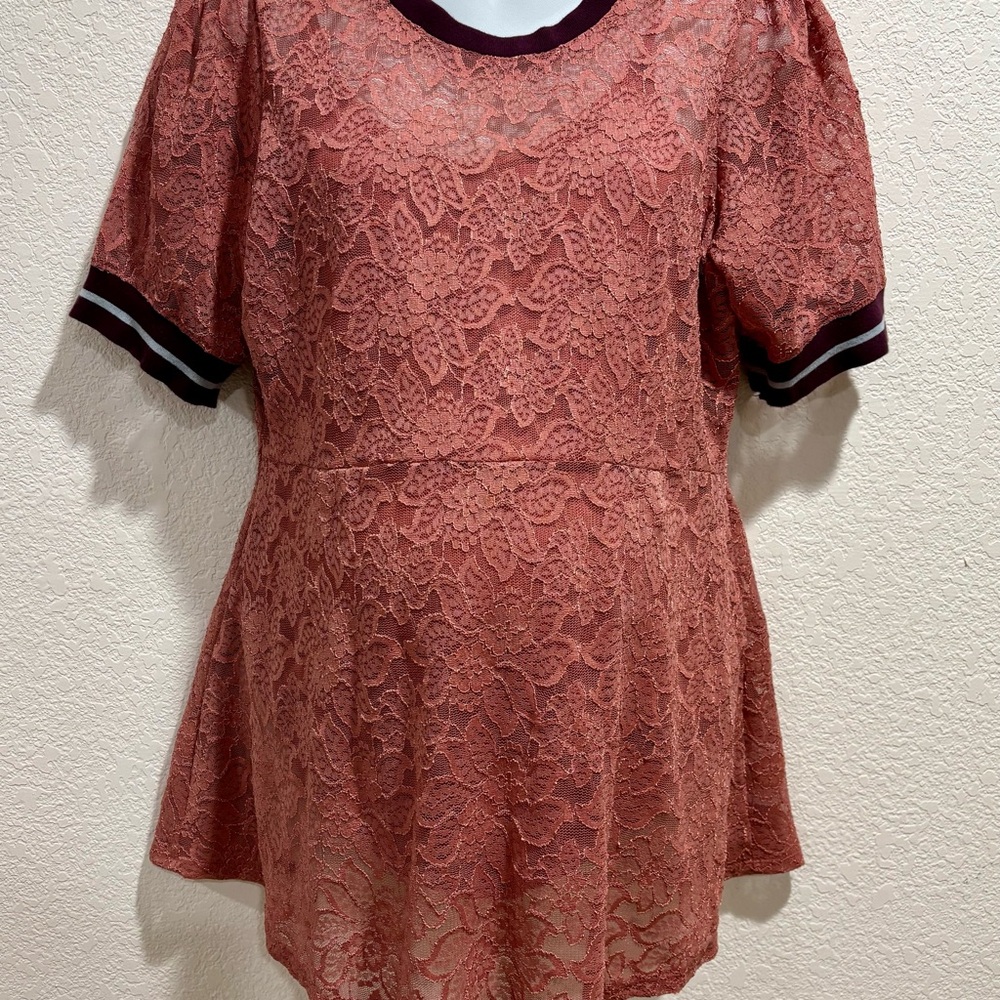 EUC Jessica Simpson lace tunic top